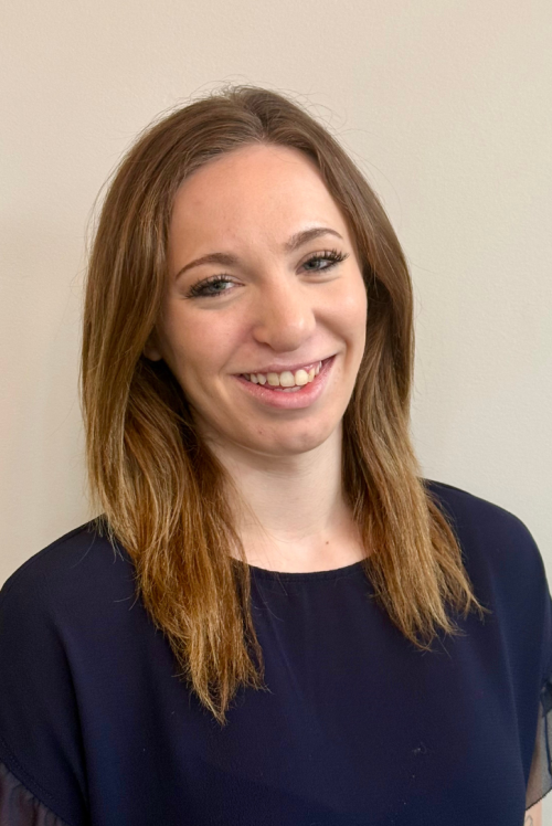 Aleya Lotzien, practicum counsellor at Tides Counselling, smiling professional headshot