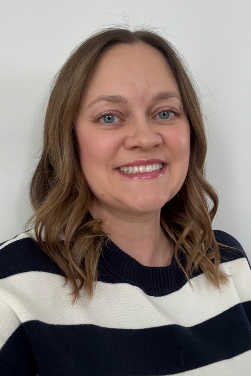 Janelle Gates, counselling psychology practicum student, smiling headshot portrait.